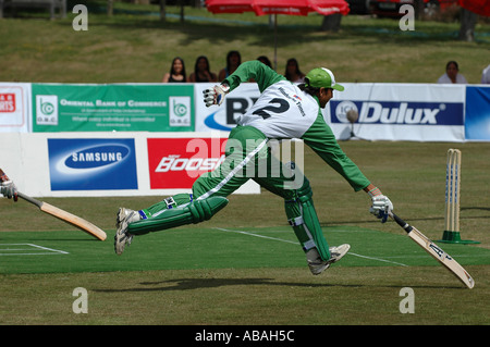 SAMSUNG SUPER-FÄHIGKEITEN CRICKET AUF SHENLEY CRICKET ZENTRUM 210505 YOUNIS KHAN SPIELT FÜR PAKISTAN Stockfoto