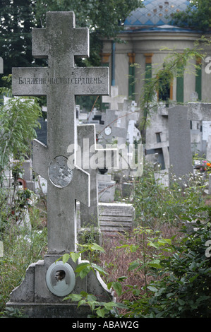 Gräber der russischen Emigranten auf Novo Groblje Friedhof (New Cemetery) in Belgrad, Serbien Stockfoto