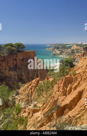 Nr Albufeira, Praia da Falesia Sandsteinfelsen Stockfoto