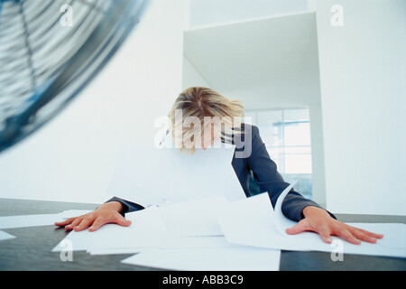 Chaotische Geschäftsfrau Stockfoto