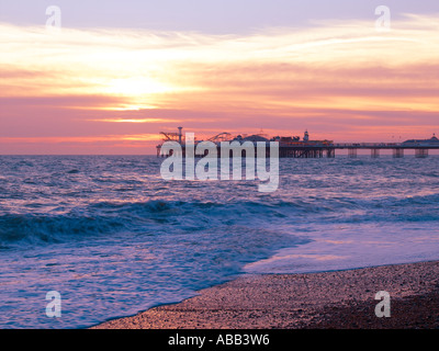 Brighton Pier bei Sonnenuntergang Stockfoto