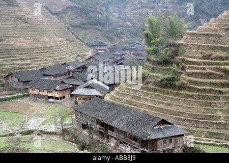 Longsheng, chinesische terrassierten Reisfelder und traditionelle Häuser von Longji Dragon Backbone in der Nähe von Ping, ein Dorf, Provinz Guangxi Stockfoto
