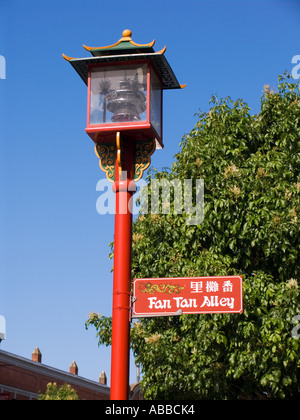 Chinatown Lightpost und Fan Tan Alley unterzeichnen Victoria British Columbia Kanada Stockfoto