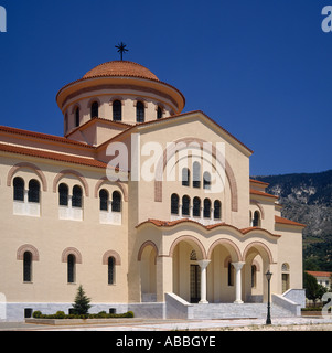 St Gerasimos Monastery Beige Wände Terrakotta Dach & Kuppel und Treppen gewölbte Eingang Kephallonia Insel griechische Inseln Stockfoto