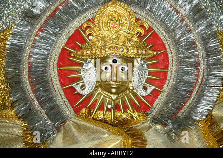 Goldenen Gesicht mit Sonnenstrahlen Surya Gott Surya-Tempel Jaipur Rajasthan Indien Stockfoto