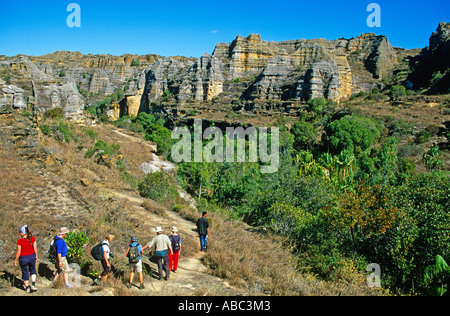 Wanderer im Isalo Nationalpark, Madagaskar Stockfoto