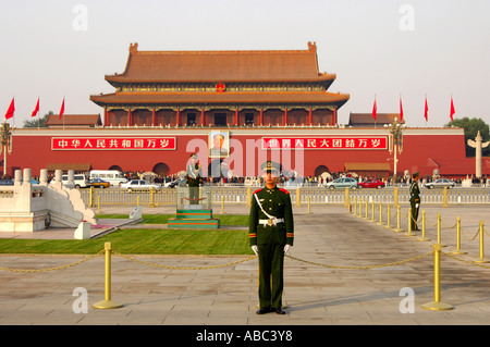 Ehrenwache am Platz des himmlischen Friedens Tor des himmlischen Friedens Peking China Stockfoto