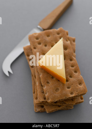 Gouda Käse Getreidescheiben und Käse Messer - high-End Hasselblad 61mb digitales Bild Stockfoto