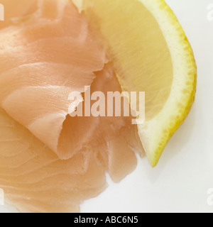Geräucherter Lachs und Zitronenscheibe mit Hasselblad Mittelformat pro digital gedreht Stockfoto