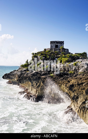 Blick auf die Maya-archäologische Stätte von tulum Stockfoto