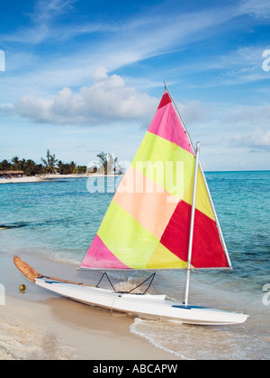 Segelboot am Strand der Maya Rivera in Yucatan Mexiko Stockfoto