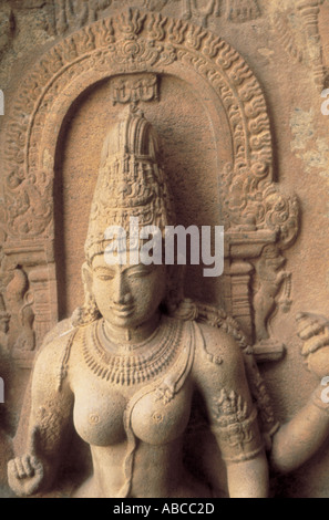 Saraswati, dargestellt an der Wand links vom Nordeingang des Santum Erihadesvara Tempel Gangaikondacholapuram Stockfoto