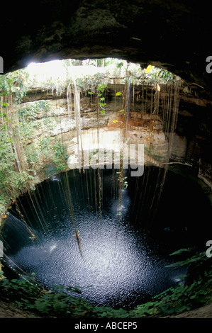 Mexiko Chichen Itza Ik Kil blau cenote Stockfoto