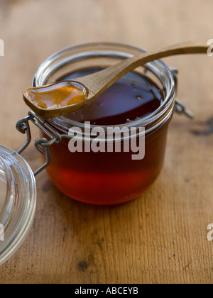 Honig in Kilner Jar mit Holzlöffel - high-End Hasselblad 61mb digitales Bild Stockfoto