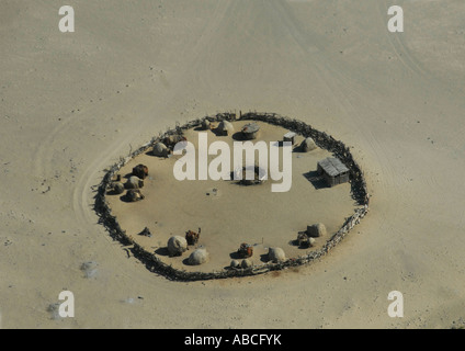 Antenne-Himba-Dorf Kaokoveld Namibia Südliches Afrika Stockfoto