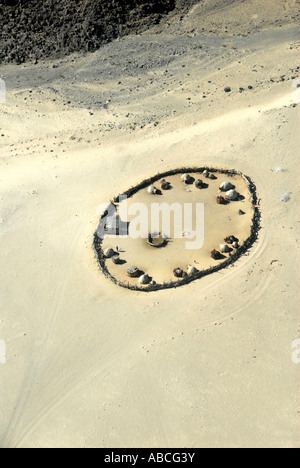 Antenne-Himba-Dorf Kaokoveld Namibia Südliches Afrika Stockfoto
