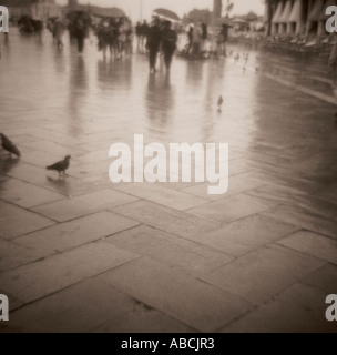 Paar im Regen - Piazzetta San Marco, Venedig Stockfoto