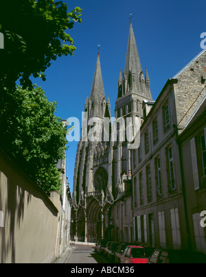 Western Türme der Kathedrale Notre Dame, Bayeux, Normandie (Normandie), Frankreich. Stockfoto