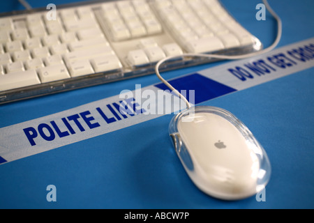 Polite Line Erhalten Sie kein Unfallband im Stil der Cross Police Entworfen von Banksy Stockfoto