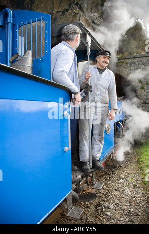 Darjeeling-Schmalspur-Dampfzug auf der Bahn wieder in Nord-Wales Stockfoto