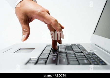 Eingabe auf einem laptop Stockfoto