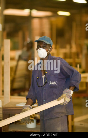 Verarbeitete afrikanisches Mahagoni im Sägewerk, Republik Kongo Stockfoto