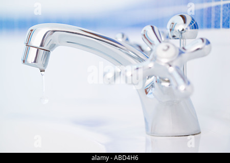 Wasserhahn tropft Stockfoto