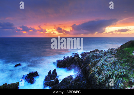 Sonnenuntergang am Rande der Welt, Pointe Saint Mathieu, Bretagne, Frankreich Stockfoto