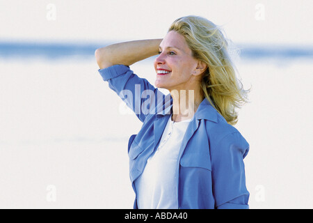 Frau am Strand Stockfoto