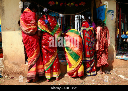 Tribeswoman auf dem tribal Markt am Kunduli in der Nähe von Koraput, Orissa, Indien Stockfoto
