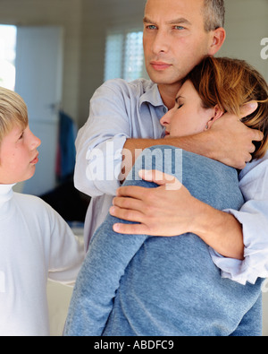 Ehemann Ehefrau verärgert zu unterstützen Stockfoto