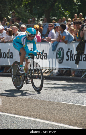 Radfahrer, die Rennen durch den Hyde Park auf der 2007 Tour de France Prolog am 7. Juli 2007 London UK Europe Stockfoto