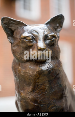 Statue von Dr. Samuel Johnson s Katze Hodge London UK Stockfoto