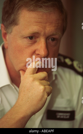 Sir Ian Blair Metropolitan Police Commissioner bei einem Treffen auf eine Polizeiwache in Dalston Hackney London UK Stockfoto