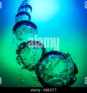 Luftblasen im water.water, Bläschen, blau, grün, graduiert, Wassereffekte, splash, hetzen, Bewegung, Energie. Stockfoto