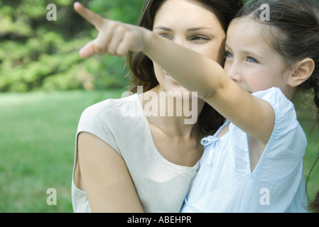 Frau und Tochter, Mädchen aus Frame verweisen Stockfoto