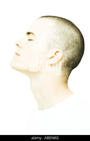 Junger Mann auf den Kopf, die Augen geschlossen, Profil Stockfoto