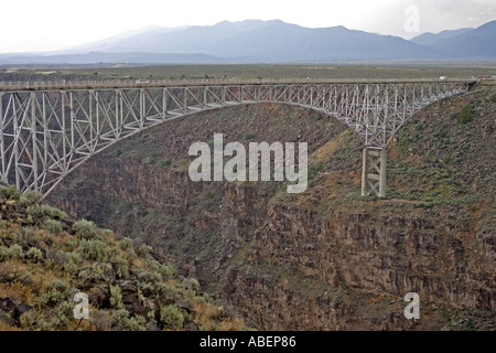 Brücke über die Schlucht des Rio Grande in der Nähe von Taos New Mexico Stockfoto