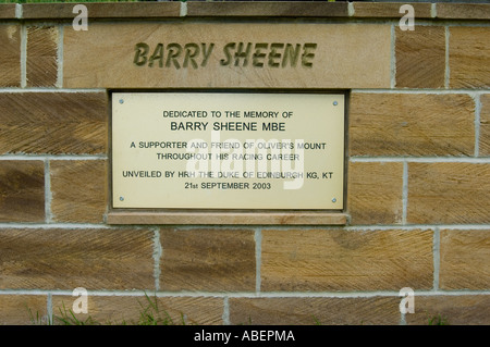 Denkmal für den verstorbenen Barry Sheene MBE Weltmeister auf der Olivers Mount Road Racing Rennstrecke, Scarborough, North Yorkshire, UK, GB. Stockfoto