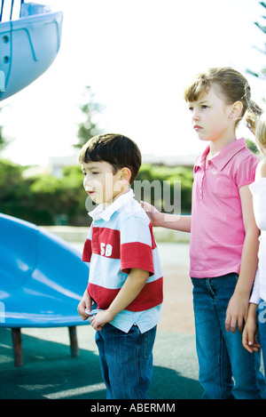 Kinder auf Spielplatz Stockfoto