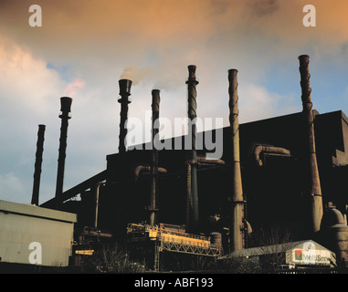 Die Luftverschmutzung; industrielle Stacks am ein Stahlwerk in den 1990er Jahren; Teesside, Cleveland, England, UK. Stockfoto