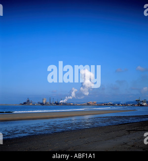 Teesside Stahlwerk; (Hochofen Redcar ganz links) über Tees Mündung von Seaton Carew, Hartlepool, Cleveland, England, UK Stockfoto