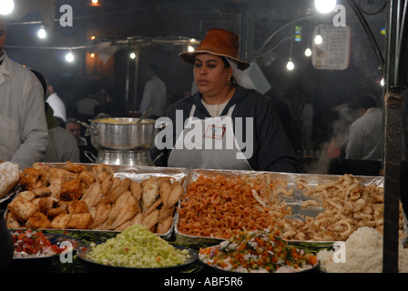 Nacht Markt auf dem Hauptplatz von Djeema el Fna, Marrakesch. Stockfoto