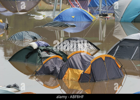 Pennard Hill Campingplatz Überschwemmungen beim Glastonbury Music Festival 2005. Worthy Farm Somerset England. Stockfoto