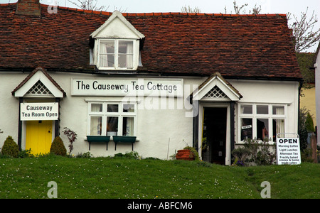 Ein altes Haus als ein Tee-Shop in dem Dorf Finchingfield in Essex Stockfoto