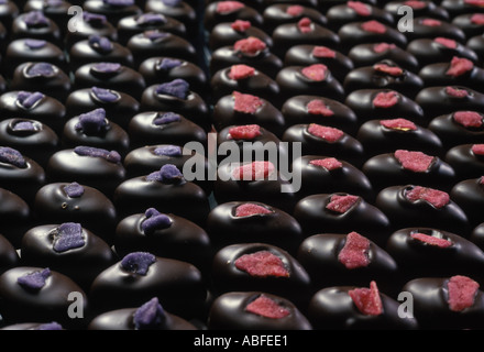 Charbonnel und Walker, Charbonnel und Walker Pralinen. Schokolade in einer Schachtel. HOMER SYKES Stockfoto