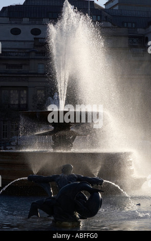 Brunnen auf dem Trafalgar Square London England Stockfoto