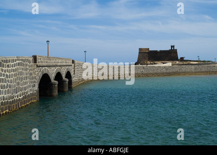 dh Burg San Gabriel ARRECIFE LANZAROTE Stein Brücke zum Schloss Stockfoto