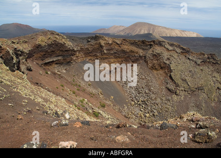 dh Timanfaya National Park TIMANFAYA LANZAROTE Seite des Vulkankrator Vulkanische Lava Landschaft Spitze Stockfoto