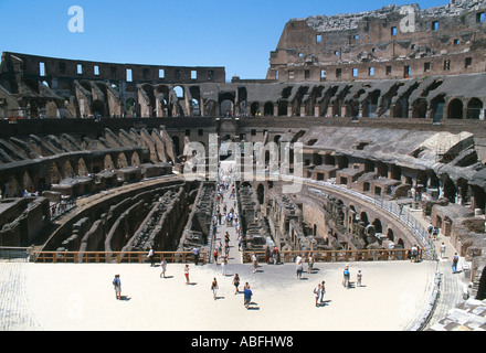 Das Kolosseum, Rom. In 70-76 n. Chr. von Vespasian begonnen und von Titus 80 n. Chr. abgeschlossen. Stockfoto